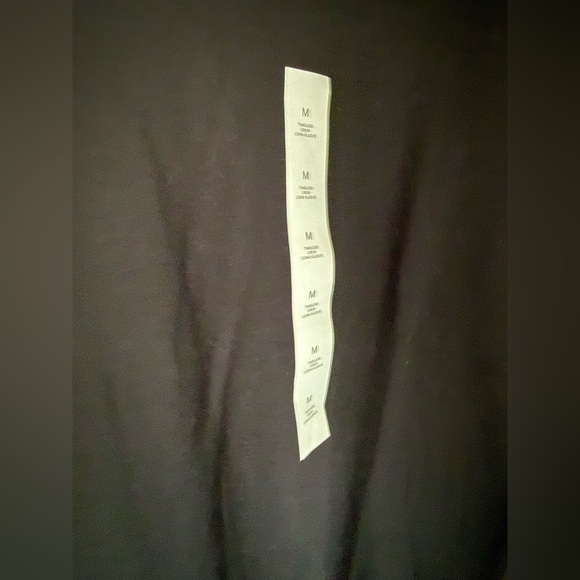 NWT TIMELESS LONG-SLEEVE CREW-NECK T-SHIRT 🖤 - Picture 6 of 6